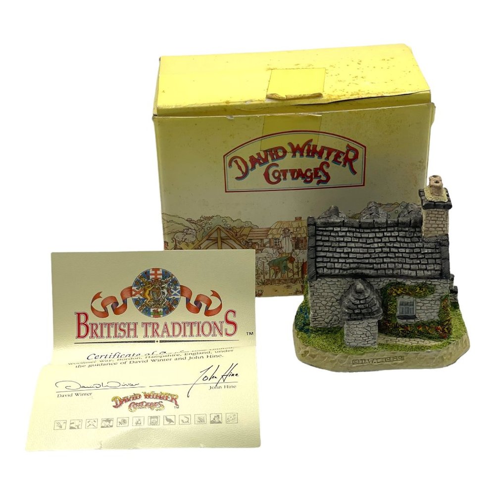 Vintage 1989 David Winter Burns Reading Room Cottage British Traditions Box COA